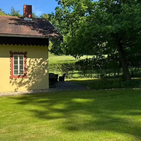 Casa de Férias A Romantic In The Middle Of The Chateau Garden *